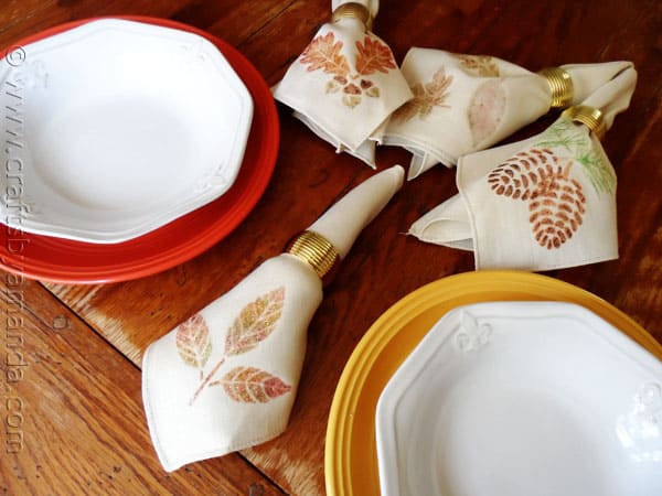 Thanksgiving Napkins: Glitter Leaves and Acorns - CraftsbyAmanda.com Thanksgiving Napkins: Glitter Leaves and Acorns - CraftsbyAmanda.com
