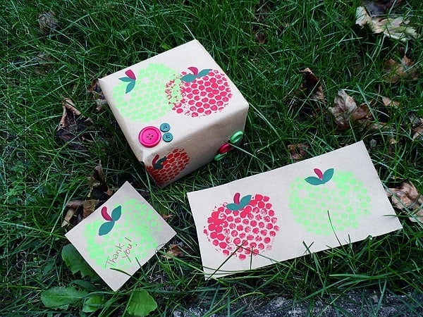Bubble Wrap Apple Stamps @amandaformaro Crafts by Amanda