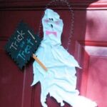 Halloween Craft: Starched T-Shirt Ghost
