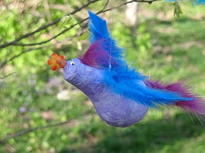 These beautiful light bulb birds are so colorful and look great hanging from the ceiling! Learn to decoupage light bulb birds with tissue paper.