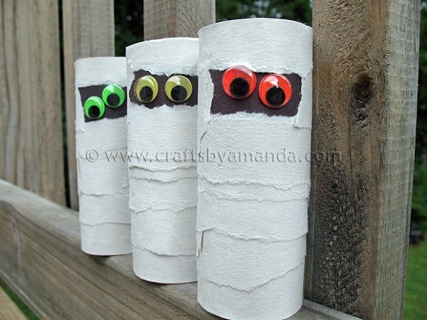 Adorable Yarn Wrapped Cardboard Tube Snowman Craft - Artsy Momma