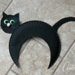 Paper Plate Black Cat - how to make this fun Halloween kid's craft