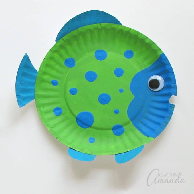 Paper Plate Tropical Fish: a vibrant and fun paper plate kid's craft!