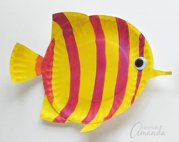 Paper Plate Tropical Fish: a vibrant and fun paper plate kid's craft!