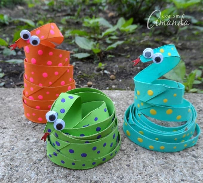 Snake craft using plastic bread clips - Mother Natured