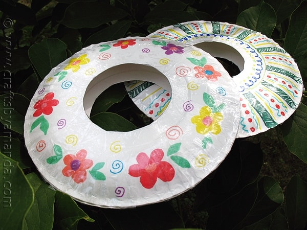 Paper Plate Frisbees - Crafts by Amanda