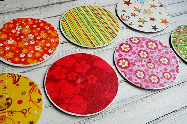 Mismatch fabrics to suit your personal style for these recycled CD coasters. The possibilities are endless to how you can decorate these. Play them off the colors of your kitchen, living room, bedroom or office.