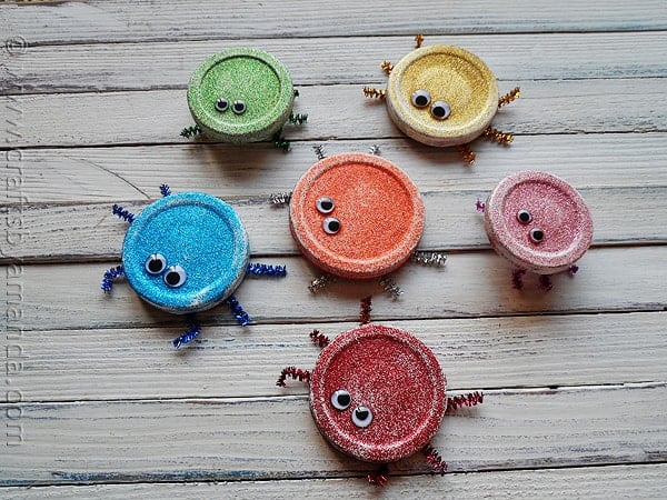 Jar Lid Glitter Bugs a cute recycled lid craft for kids! Great for Earth Day! From CraftsbyAmanda.com