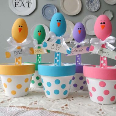 These sweet Plastic Spoon Chicks are full of color and make a great addition to your holiday table. Make these adorable chicks to grace your table this year!