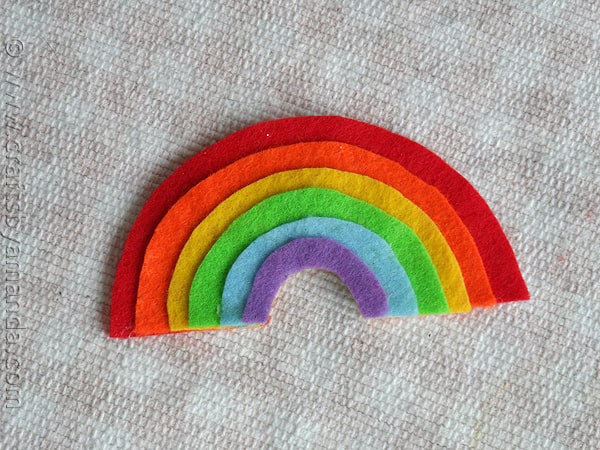 Rainbow Crafts: Layered Felt Rainbow Magnet at CraftsbyAmanda.com @amandaformaro