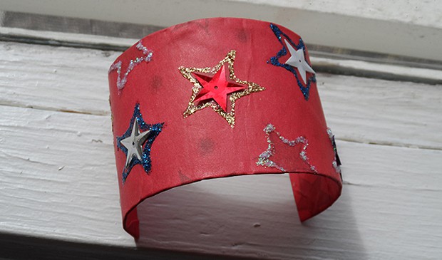 Patriotic Cardboard Tube Bracelet - Crafts by Amanda
