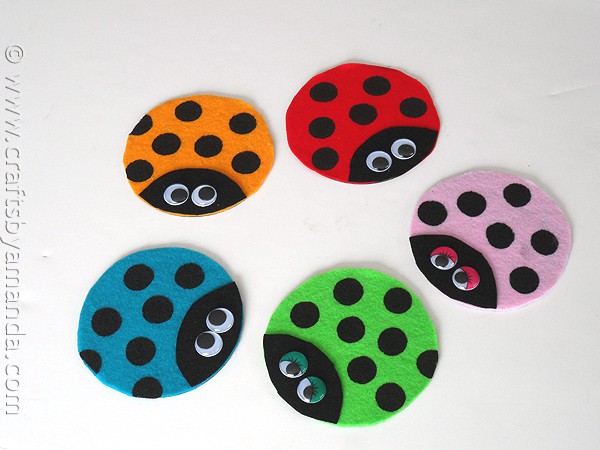 Recycled CD Ladybugs by @amandaformaro - CraftsbyAmanda.com