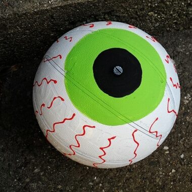 Upcycled Basketball Eyeball by @amandaformaro Crafts by Amanda