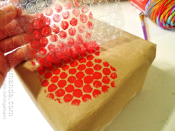 Bubble Wrap Apple Stamps @amandaformaro Crafts by Amanda