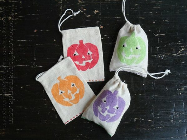 Glitter Jack o'Lantern Treat Bags @amandaformaro Crafts by Amanda