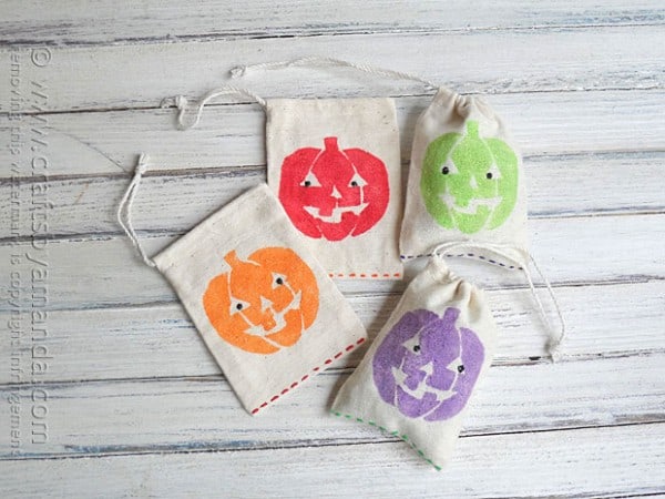 Glitter Jack o'Lantern Treat Bags @amandaformaro Crafts by Amanda