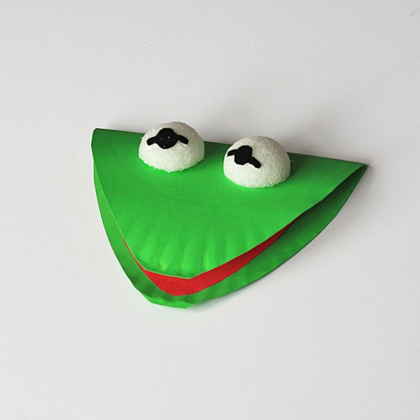 Paper Plate Kermit the Frog by @amandaformaro Crafts by Amanda