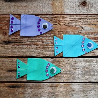 Cardboard Tube School of Fish by @amandaformaro of Crafts by Amanda