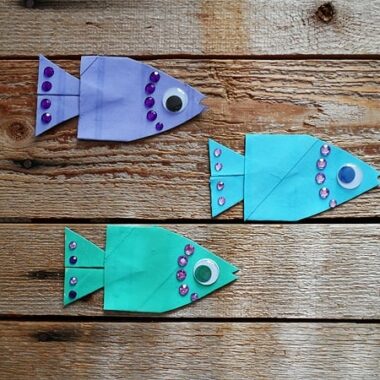 Cardboard Tube School of Fish by @amandaformaro of Crafts by Amanda