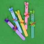 Aww so cute! Love these craft stick bunnies from Crafts by Amanda. A great Easter craft for the kids.