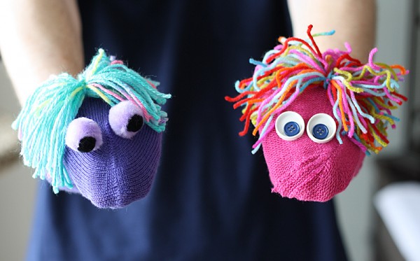 Easy Mitten Puppets by @amandaformaro of Crafts by Amanda