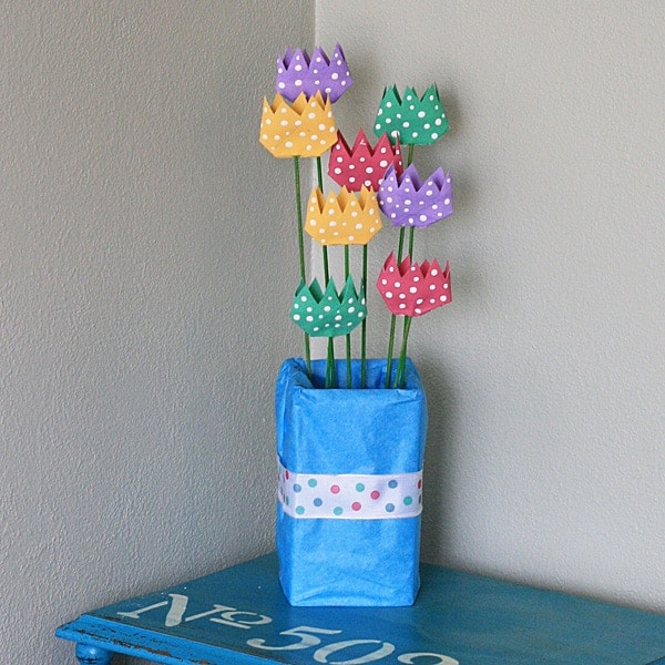 Cardboard Tube Polka Dot Tulips by @amandaformaro Crafts by Amanda