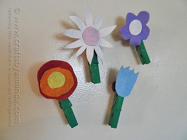 What a fun Mother's Day or Teacher Appreciation gift for the kids to make! Flower magnets from old blue jeans.