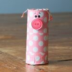 What a cute little cardboard tube piggy! I love polka dots and he's so sweet :)