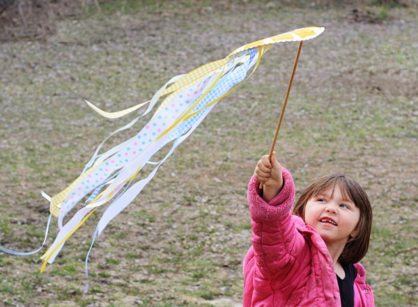 Paper Plate Kite by @amandaformaro Crafts by Amanda