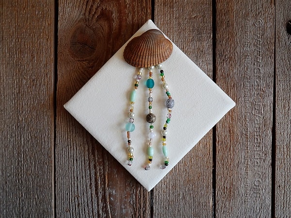 Pretty jellyfish made with a seashell and gorgeous beads, I love this!