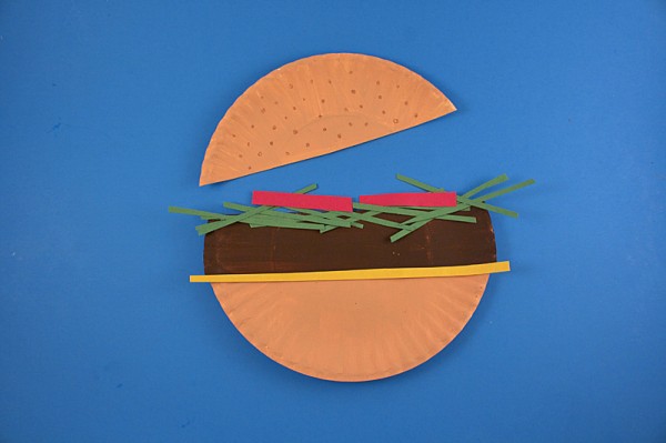 Paper Plate Hamburger by @amandaformaro Crafts by Amanda