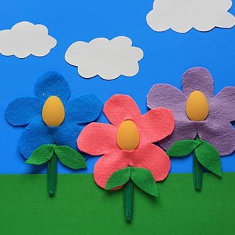 Plastic Spoon Craft: Felt Flowers - Crafts by Amanda