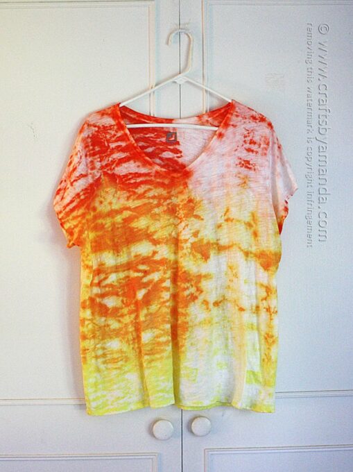 This beautiful shibori style top was made by Amanda Formaro - full step by step tutorial!