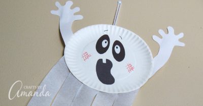 Paper Plate Ghost Craft - a fun Halloween craft for the kids to make