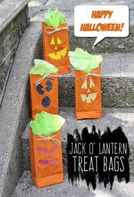 Jack O' Lantern Treat Bags: fill with goodies for a Halloween party!