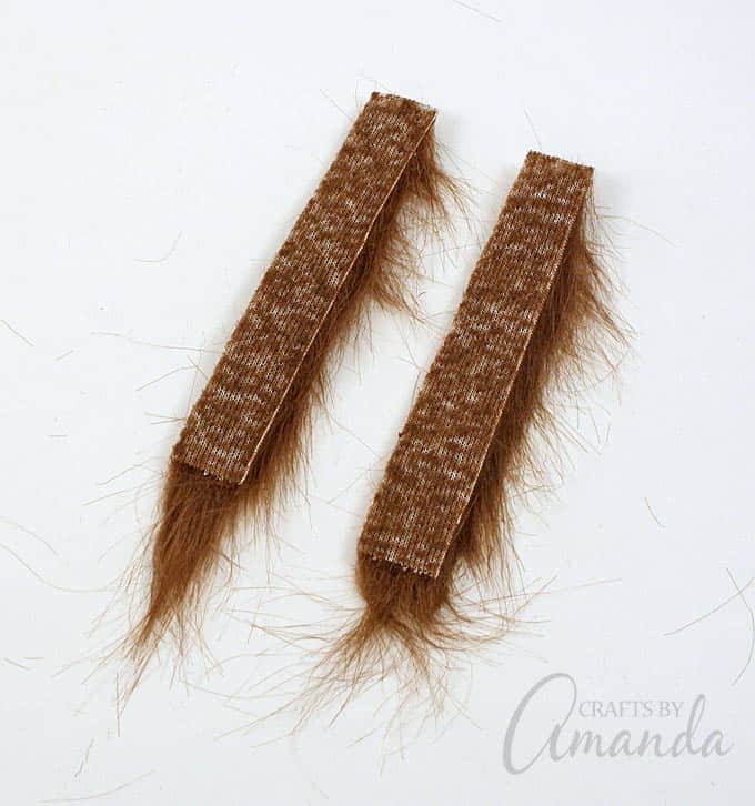 Great tutorial for this super fun Chewbacca craft from Amanda Formaro's book, Star Wars Mania!