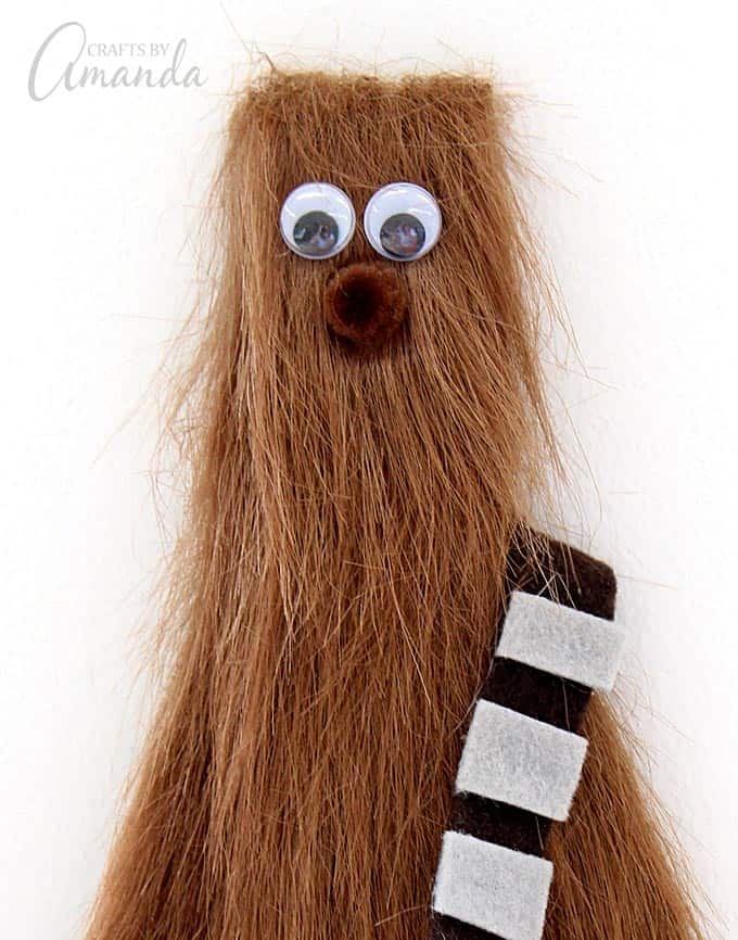 Great tutorial for this super fun Chewbacca craft from Amanda Formaro's book, Star Wars Mania!