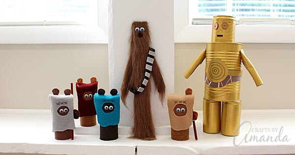 Great tutorial for this super fun Chewbacca craft from Amanda Formaro's book, Star Wars Mania!