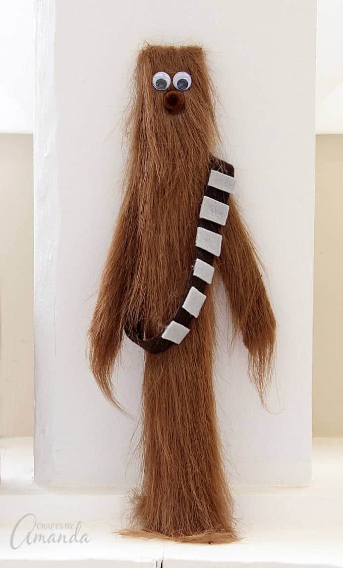 Great tutorial for this super fun Chewbacca craft from Amanda Formaro's book, Star Wars Mania!