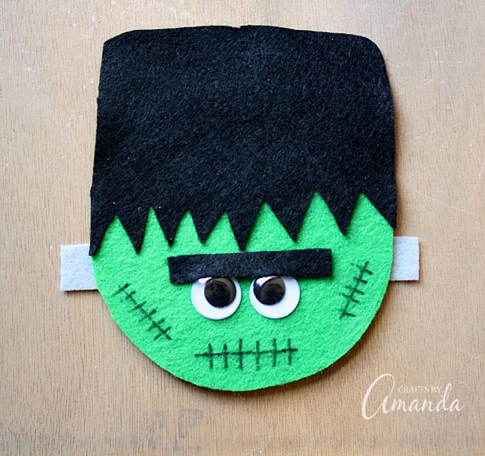 Recycle an old disc into some Halloween fun with this CD Frankenstein craft! This would make the perfect make & take for a Halloween party! 