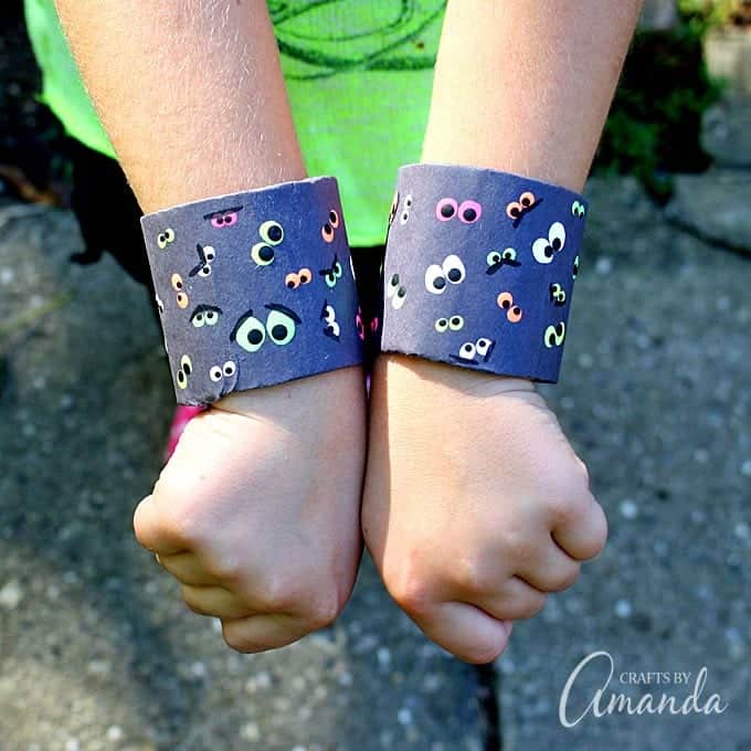 Pull out the cardboard tubes and construction paper to make these adorable spooky eyeball bracelets for Halloween! These easy to make Halloween bracelets are great for wearing to festive parties, school festivals and just for a fun afternoon craft with the kids. Boys and girls alike will love this project.