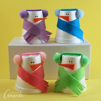 How adorable are these snowmen made from foam cups? There's something about snowman crafts that I love, and I can see a snowman in just about anything! These foam cup snowmen are a great example and they are a fun activity for the kids on a snowy afternoon when it's too cold to play outside!