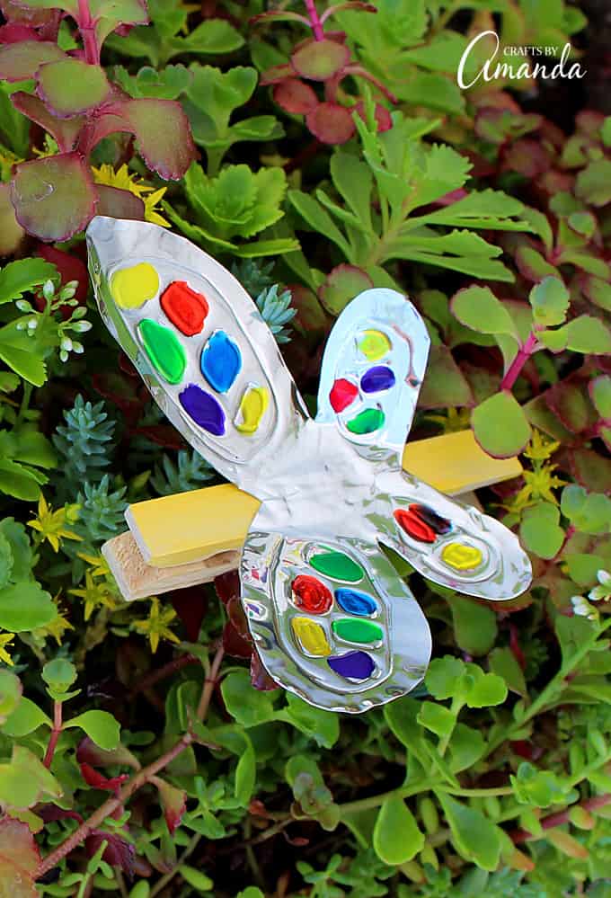 Turn craft foil and a clothespin into this adorable and colorful foil clothespin butterfly. Perfect for holding photos, hanging stuff up and more.