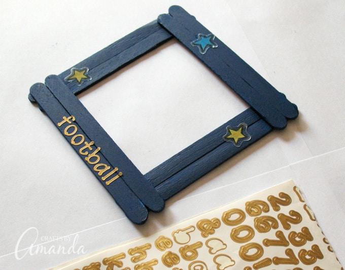 Make an adorable craft stick photo frame to give to your mom or dad. Perfect for Father's Day or Mother's Day and very easy to make and personalize!