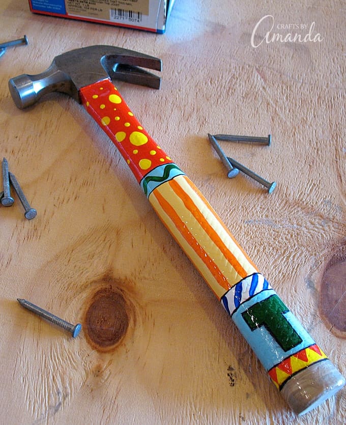 Looking for a personalized and unique Father's Day gift for your dad? Turn an ordinary hammer into this colorful painted hammer complete with his initial monogrammed on the handle! A fun artful Father's Day gift dad will love!