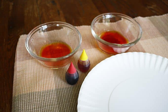 As late summer arrives and sunflowers are popping up everywhere, sunflower crafts become more popular. These coffee filter sunflowers are so fun to make!