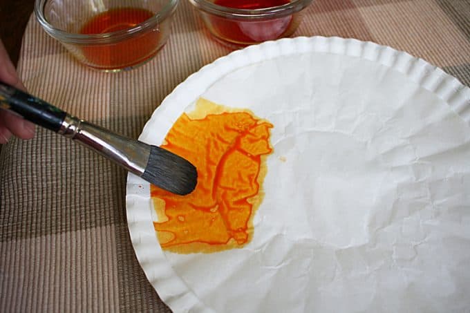 As late summer arrives and sunflowers are popping up everywhere, sunflower crafts become more popular. These coffee filter sunflowers are so fun to make!