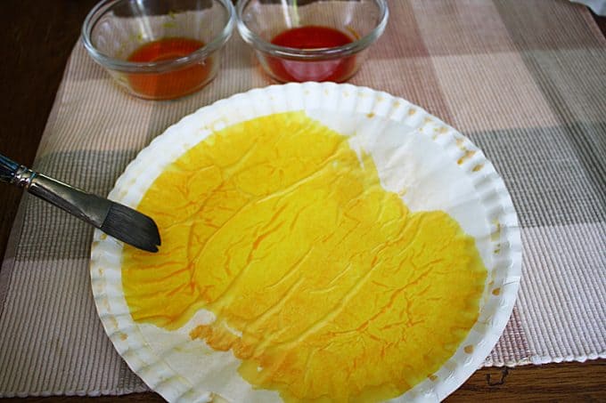 As late summer arrives and sunflowers are popping up everywhere, sunflower crafts become more popular. These coffee filter sunflowers are so fun to make!