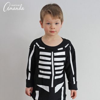 Last minute parents, have no fear! Halloween is just around the corner. Grab your duct tape and let's make this super easy skeleton costume.
