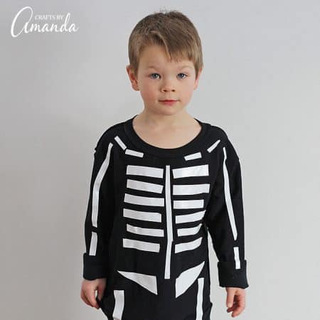 Last minute parents, have no fear! Halloween is just around the corner. Grab your duct tape and let's make this super easy skeleton costume.